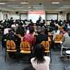 演講中座無虛席
