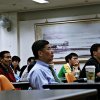 台大管理學院 李書行院長 專心聆聽中